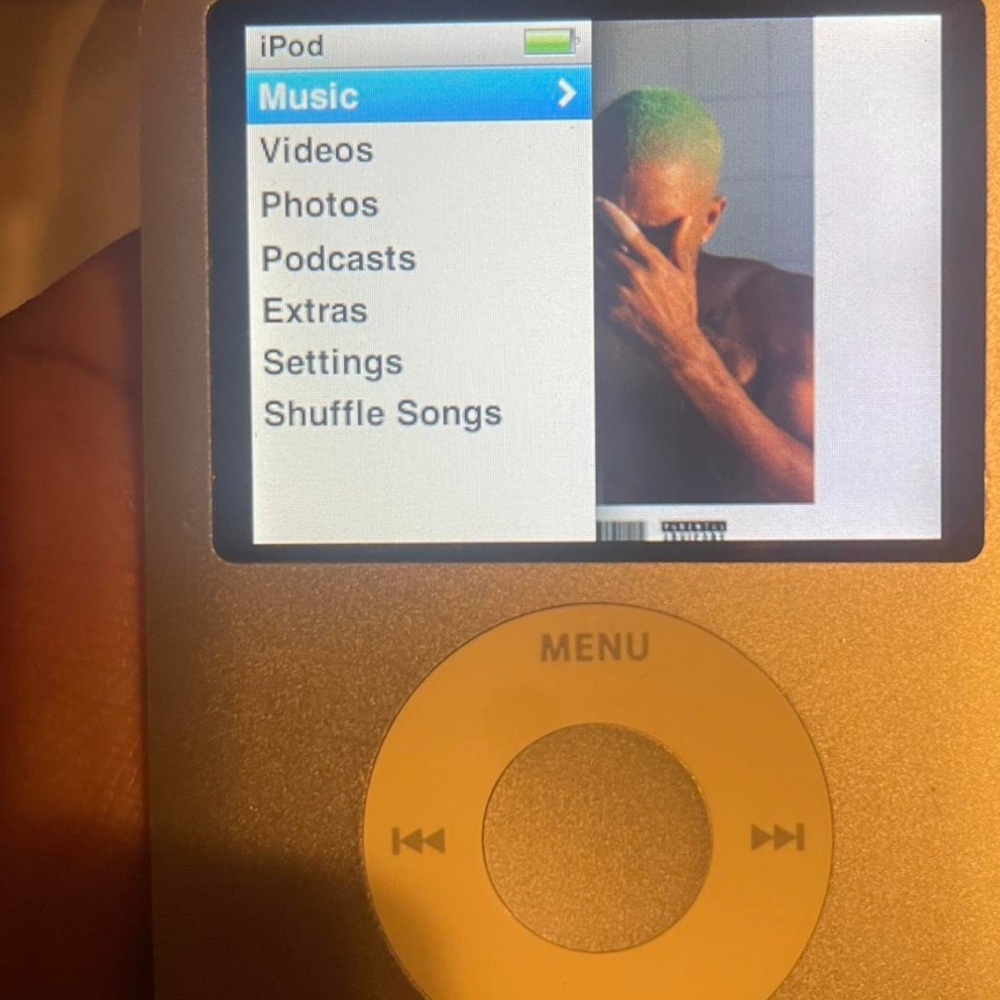 Apple Silver MP3 Player with Iconic Click Wheel